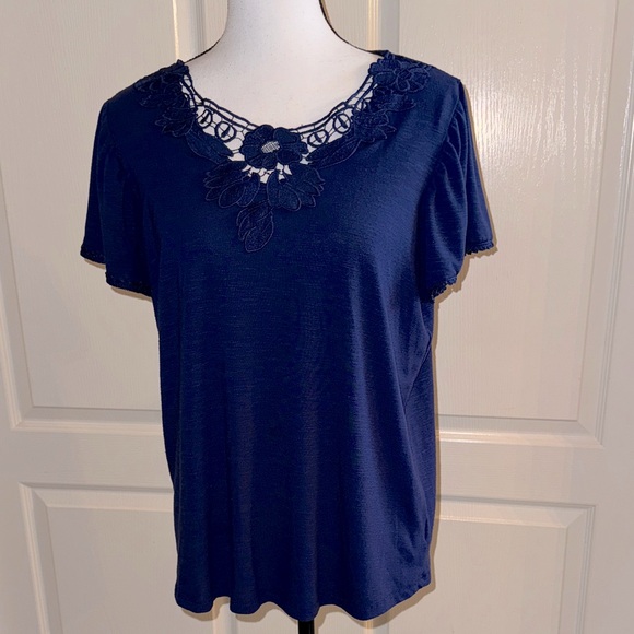Elegant Navy Blue Women's Top - Size Large - Picture 1 of 9